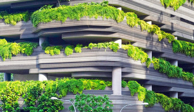Gebäude mit Bepflanzung - Energiemanagement